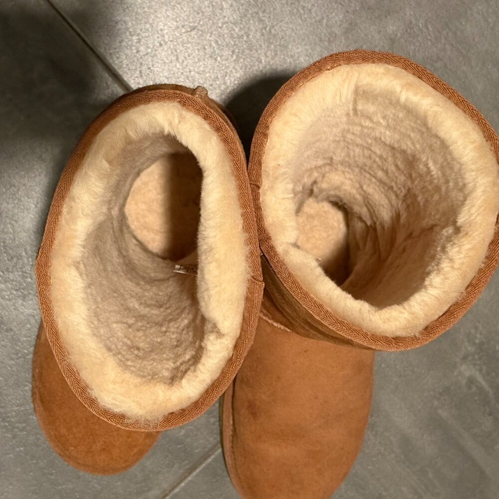 UGG Classic Tall II Boot, Size 9/EU40 - Picture 7 of 7